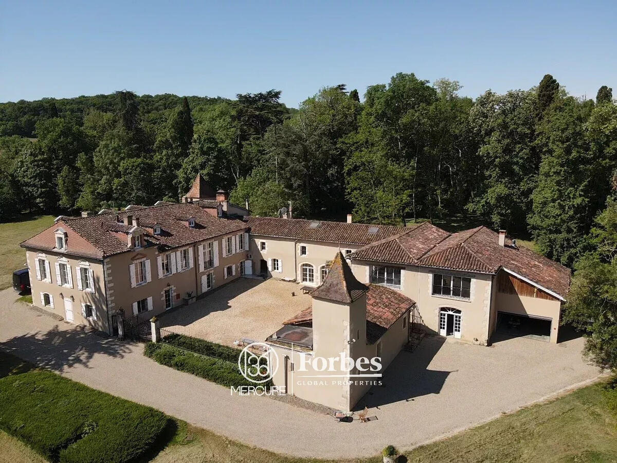 Castle Saint-Jean-le-Comtal