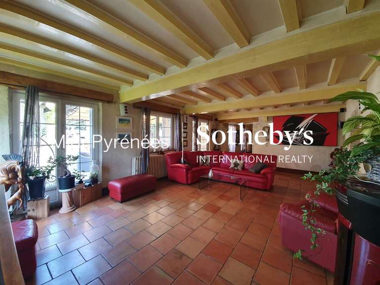 Propriété Saint-Jean-Poutge - 10 chambres - 661m²