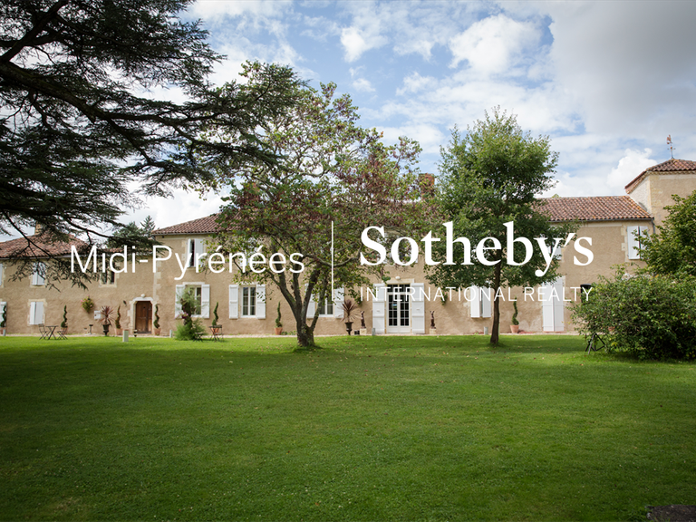 Propriété Saint-Jean-Poutge - 10 chambres - 661m²