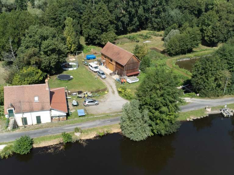 Property Saint-Jeanvrin - 3 bedrooms - 140m²