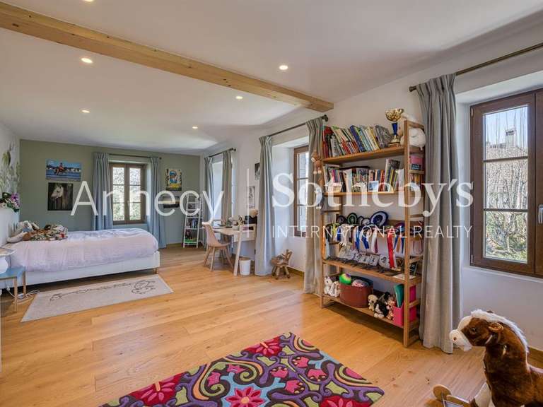 Maison Saint-Jorioz - 6 chambres - 373m²