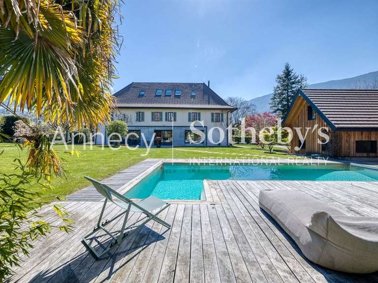 Maison Saint-Jorioz - 6 chambres - 373m²