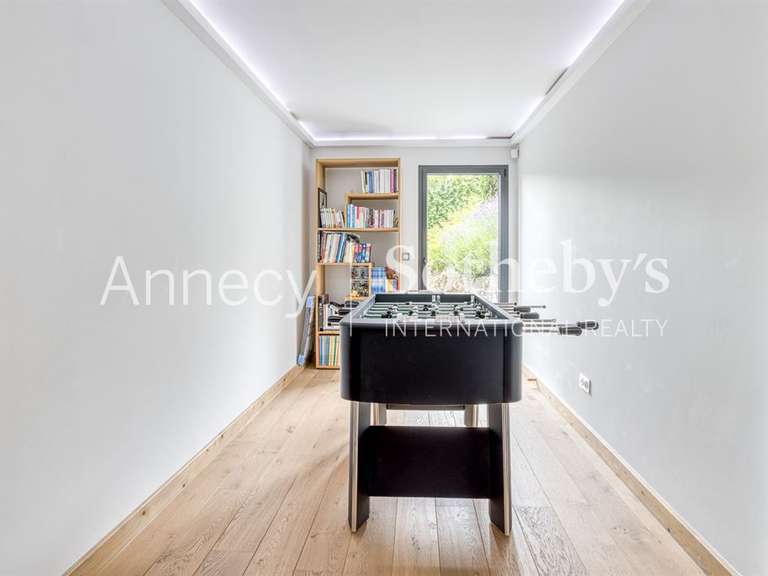 Maison Saint-Jorioz - 4 chambres - 196m²