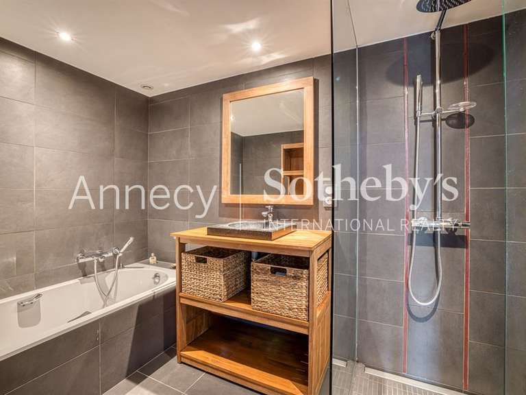 Maison Saint-Jorioz - 4 chambres - 196m²