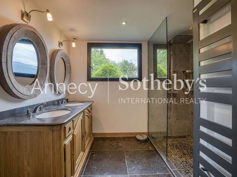Maison Saint-Jorioz - 4 chambres - 196m²