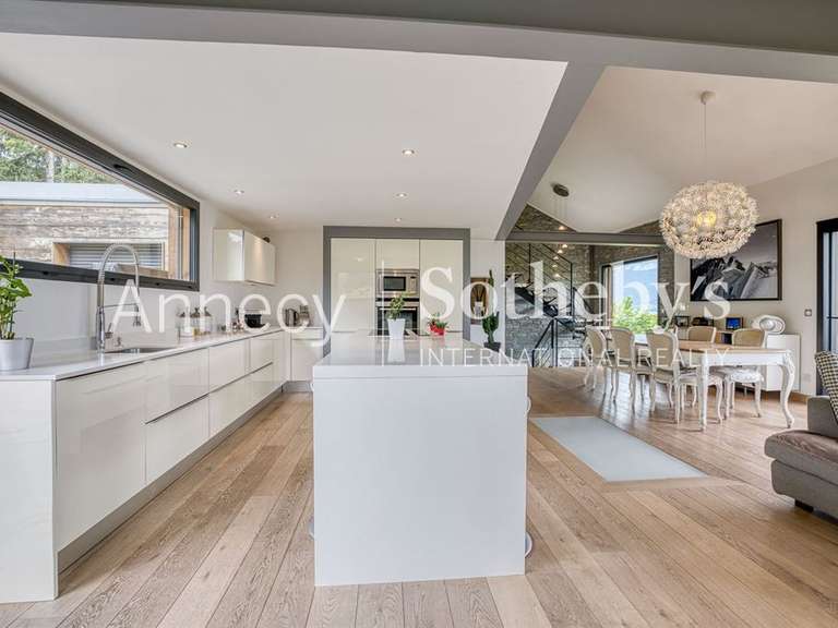 Maison Saint-Jorioz - 4 chambres - 196m²