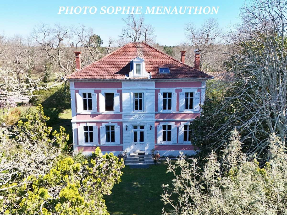 Maison Saint-Julien-en-Born