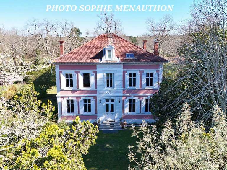 Maison Saint-Julien-en-Born - 12 chambres - 624m²