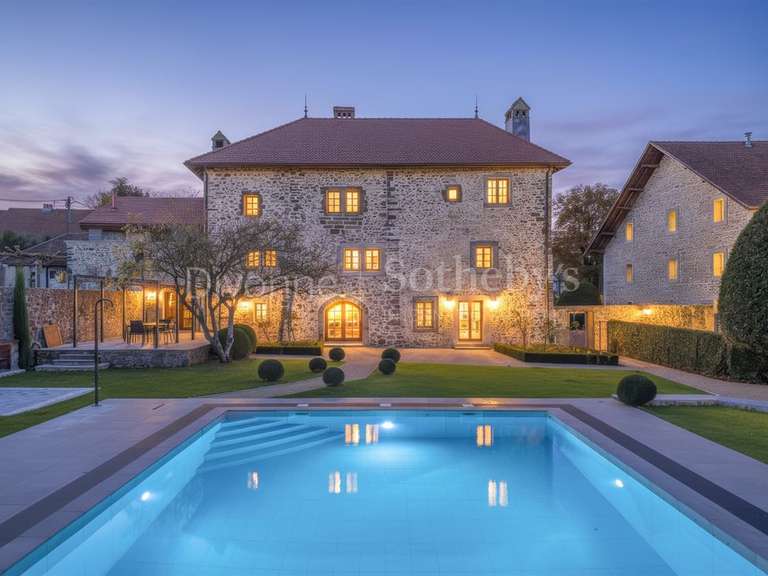 Château Saint-Julien-en-Genevois - 12 chambres - 1077m²