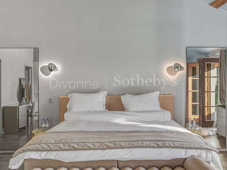 Château Saint-Julien-en-Genevois - 12 chambres - 1077m²