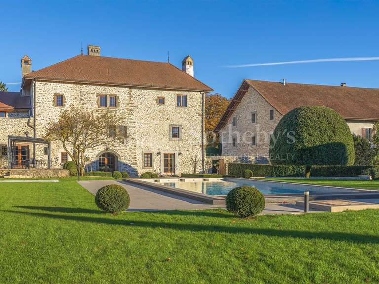 Château Saint-Julien-en-Genevois - 12 chambres - 1077m²