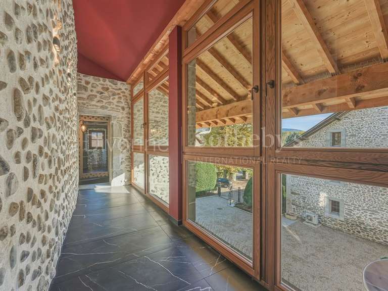 Château Saint-Julien-en-Genevois - 12 chambres - 1077m²