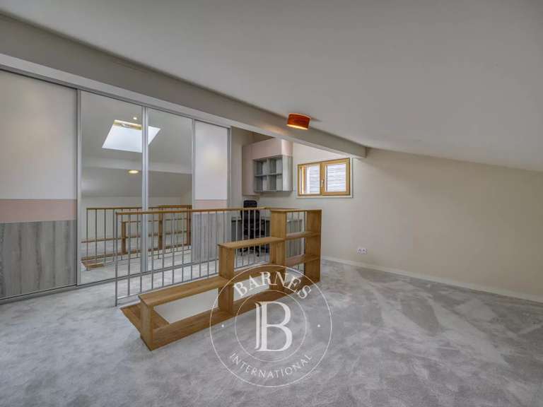 Maison Saint-Julien-en-Genevois - 4 chambres - 242m²