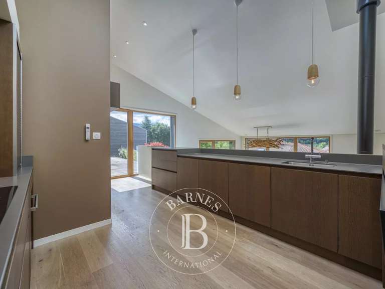 Maison Saint-Julien-en-Genevois - 4 chambres - 242m²