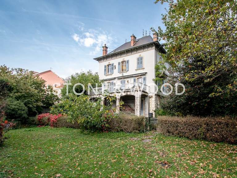 House Saint-Julien-en-Genevois - 4 bedrooms - 207m²