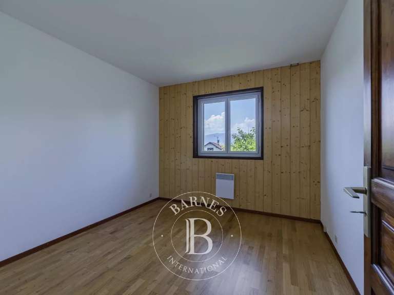 Maison Saint-Julien-en-Genevois - 4 chambres - 299m²