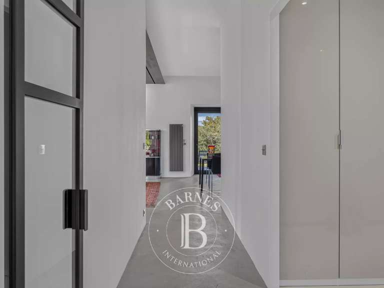 Maison Saint-Julien-en-Genevois - 4 chambres - 672m²