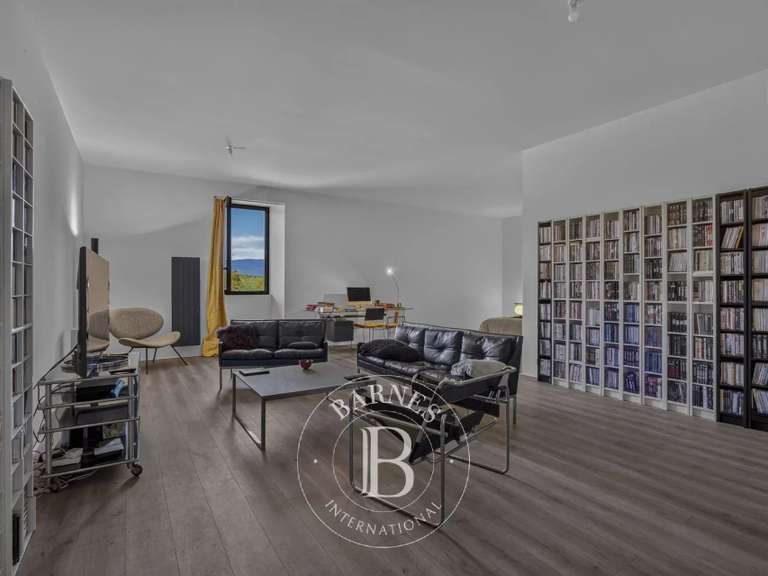 Maison Saint-Julien-en-Genevois - 4 chambres - 672m²