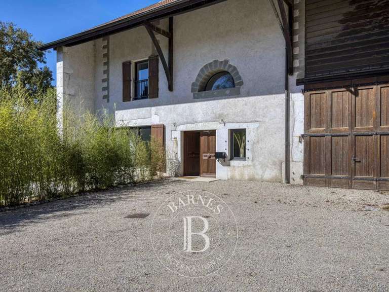 Maison Saint-Julien-en-Genevois - 4 chambres - 672m²