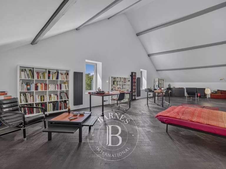 Maison Saint-Julien-en-Genevois - 4 chambres - 672m²