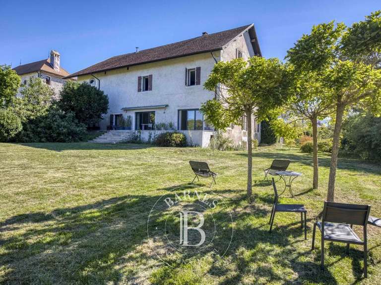 Maison Saint-Julien-en-Genevois - 4 chambres - 672m²