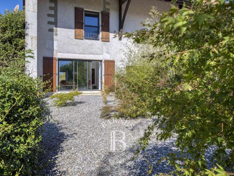 Maison Saint-Julien-en-Genevois - 4 chambres - 672m²
