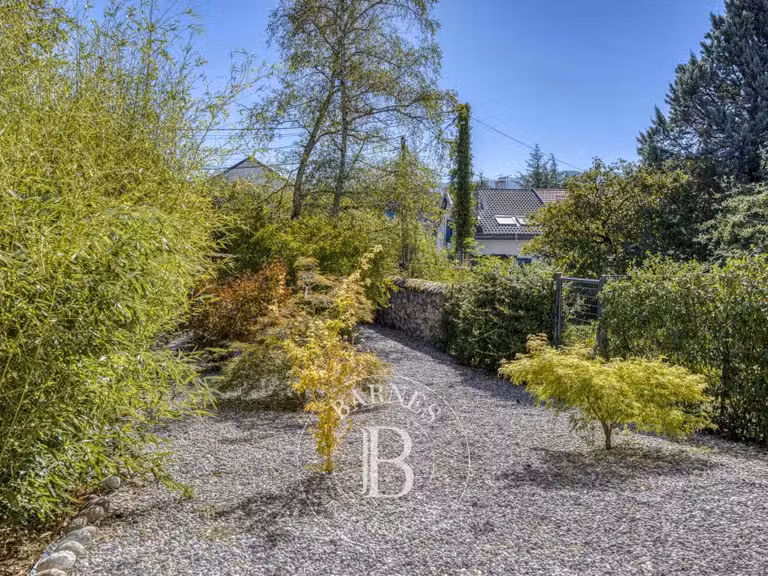 Maison Saint-Julien-en-Genevois - 4 chambres - 672m²