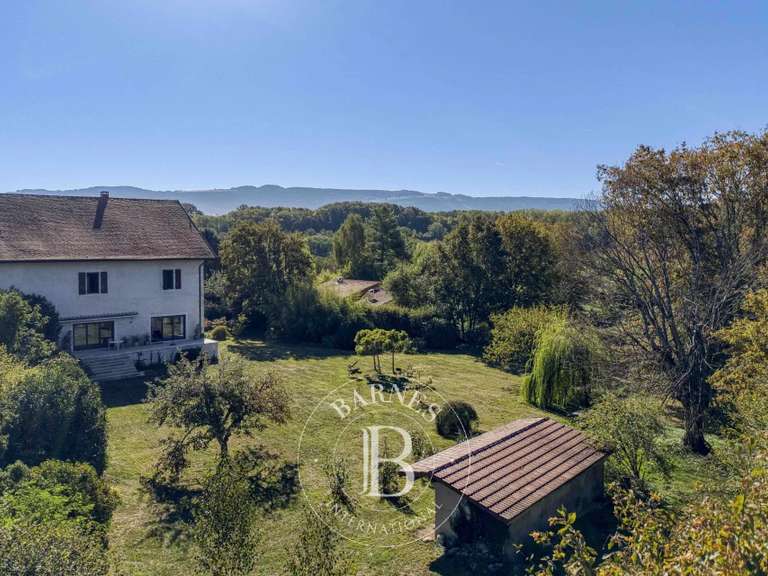 Maison Saint-Julien-en-Genevois - 4 chambres - 672m²