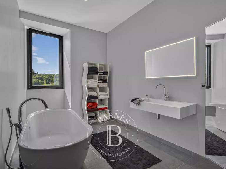 Maison Saint-Julien-en-Genevois - 4 chambres - 672m²