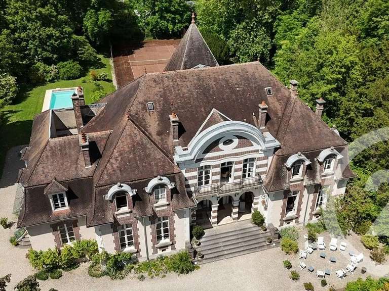 Manoir Saint-Julien-les-Villas - 9 chambres - 655m²