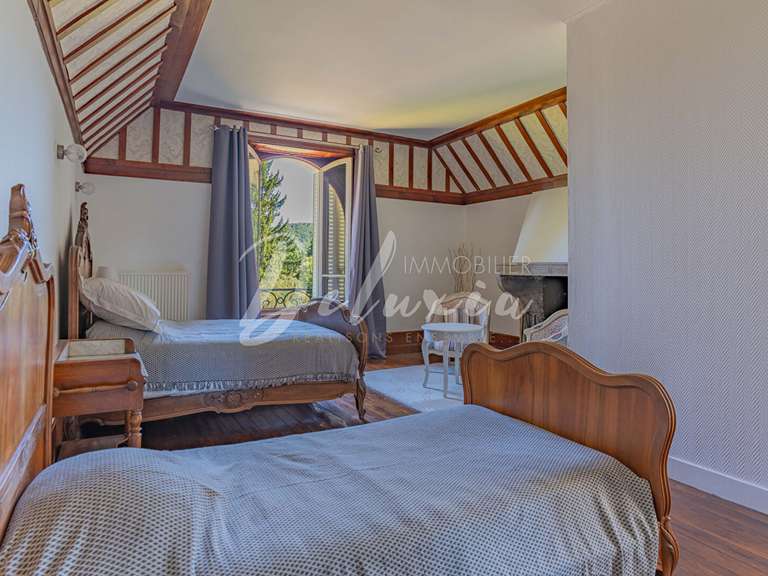 Propriété Saint-Julien-Molin-Molette - 12 chambres - 597m²