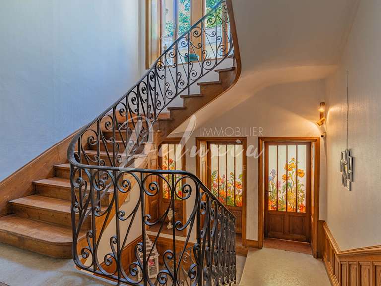 Propriété Saint-Julien-Molin-Molette - 12 chambres - 597m²