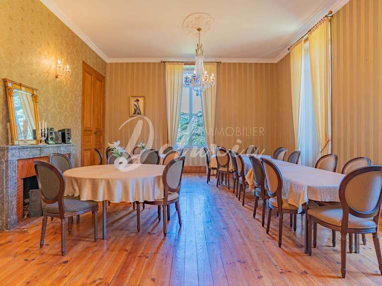 Propriété Saint-Julien-Molin-Molette - 12 chambres - 597m²