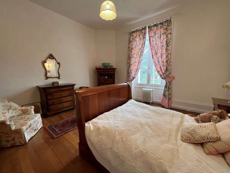 House Saint-Junien - 7 bedrooms - 340m²