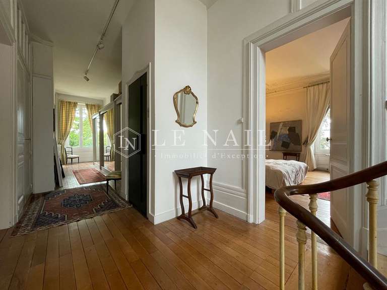 House Saint-Junien - 7 bedrooms - 340m²