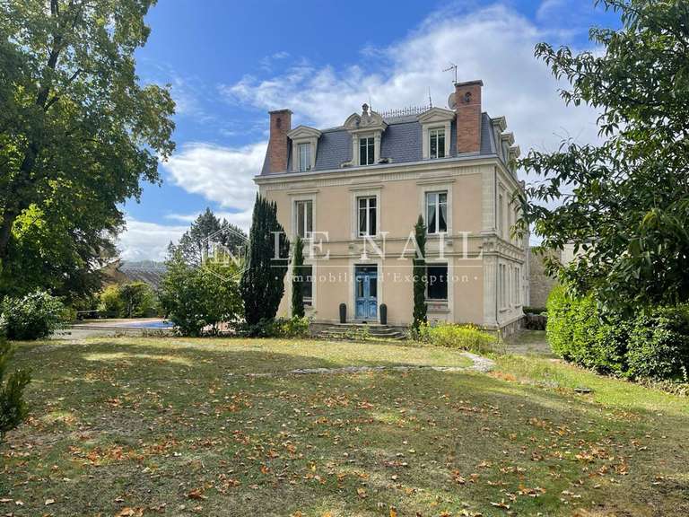 House Saint-Junien - 7 bedrooms - 340m²