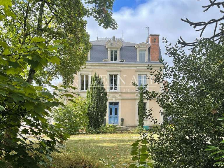 House Saint-Junien - 7 bedrooms - 340m²