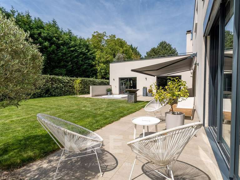 Maison Saint-Just-Saint-Rambert - 4 chambres - 311m²
