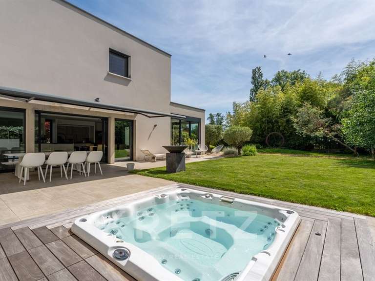 Maison Saint-Just-Saint-Rambert - 4 chambres - 311m²