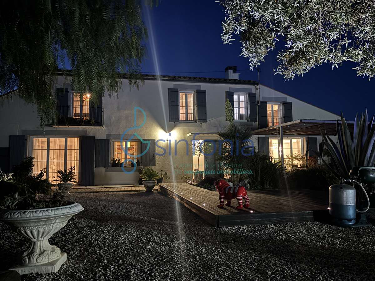 Maison Saint-Laurent-d'Aigouze