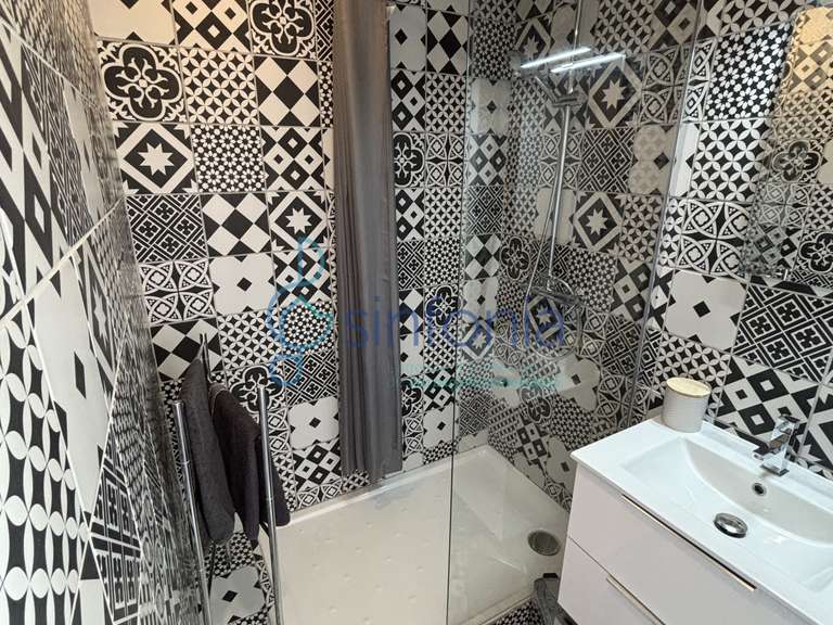 Maison Saint-Laurent-d'Aigouze - 3 chambres - 170m²