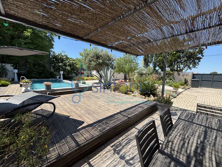 Maison Saint-Laurent-d'Aigouze - 3 chambres - 170m²