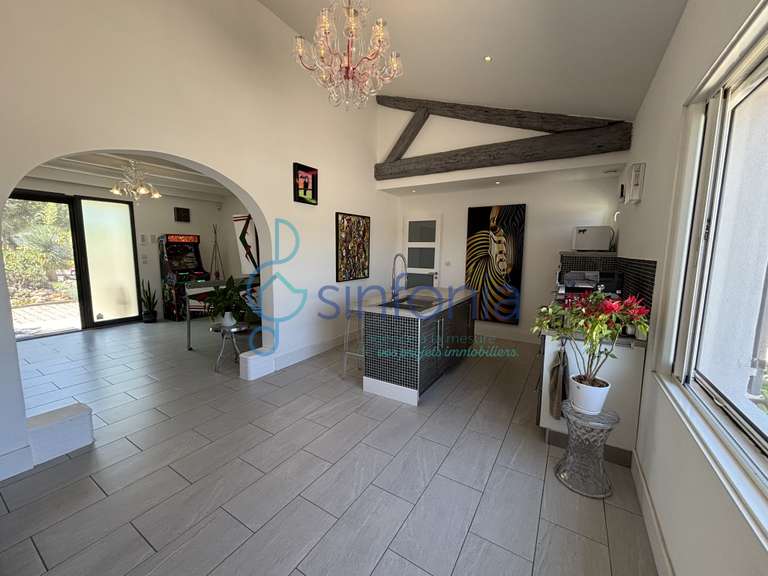 Maison Saint-Laurent-d'Aigouze - 3 chambres - 170m²