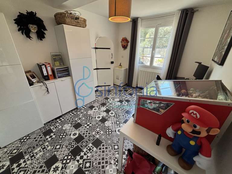 Villa Saint-Laurent-d'Aigouze - 3 chambres - 170m²