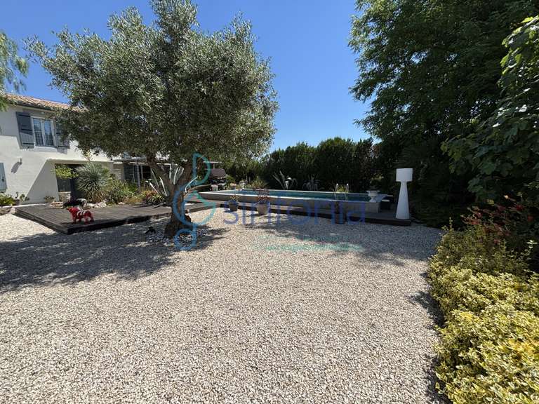 Villa Saint-Laurent-d'Aigouze - 3 chambres - 170m²