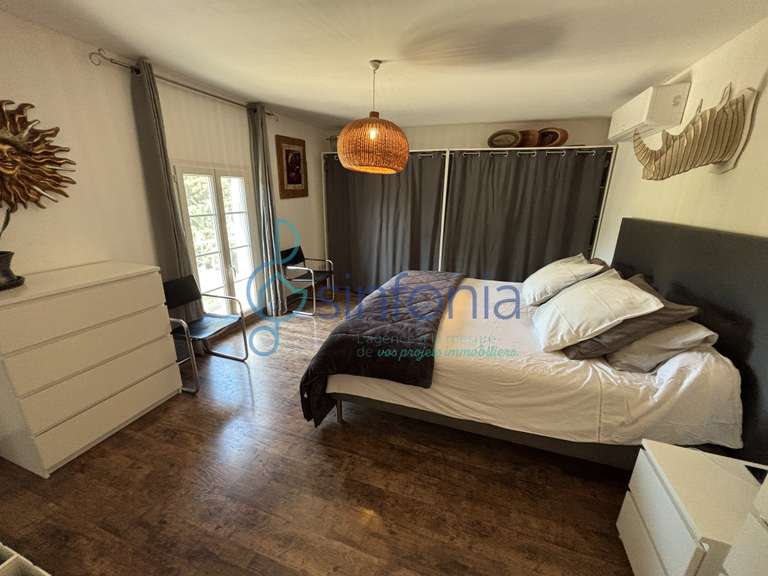 Villa Saint-Laurent-d'Aigouze - 3 chambres - 170m²