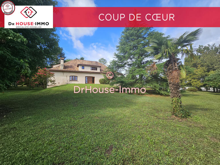 Villa Saint-Laurent-d'Arce - 8 bedrooms - 411m²