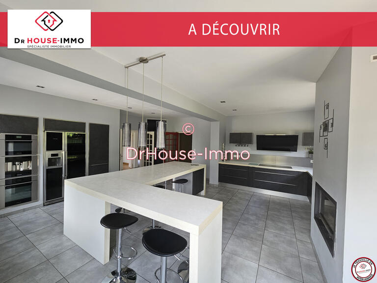 Villa Saint-Laurent-d'Arce - 8 bedrooms - 411m²