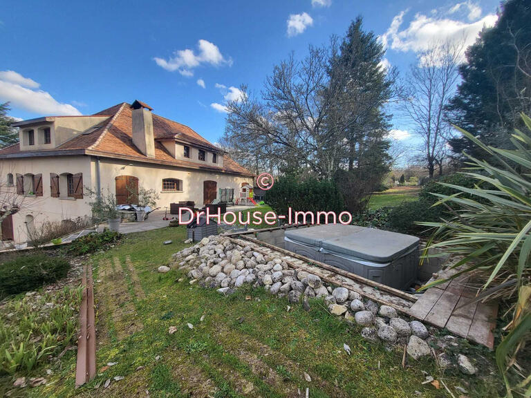 Villa Saint-Laurent-d'Arce - 8 bedrooms - 411m²
