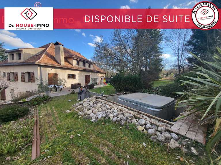 Villa Saint-Laurent-d'Arce - 6 chambres - 411m²